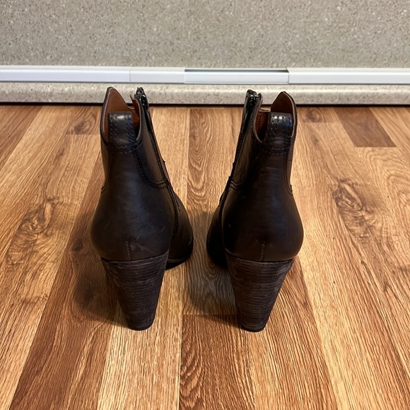 Gently Used Frye Madeline Short - Picture 4 of 7